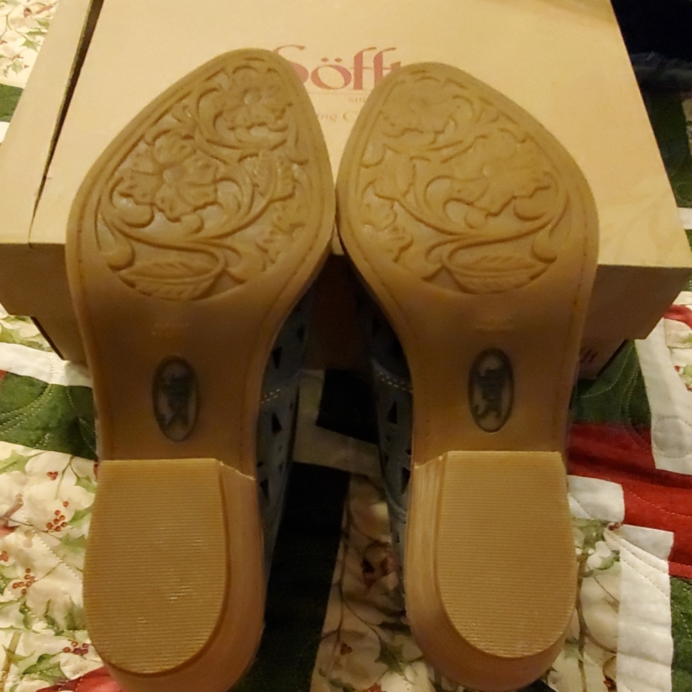BOOTS - Picture 6 of 8
